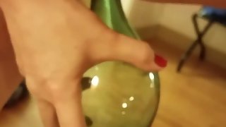 Heather luvs to fuck a bottle and squirt